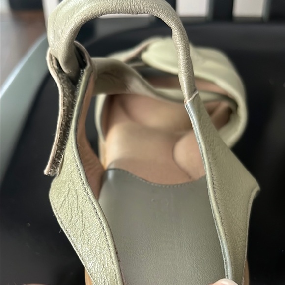 BeautiFeel Green Leather Sandals w/ Adjustable Straps and Cushioned Footbed - Picture 9 of 9